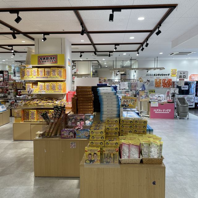 【大阪府】吉本芸人のキャラクターグッズが勢揃い！よしもとエンタメショップ