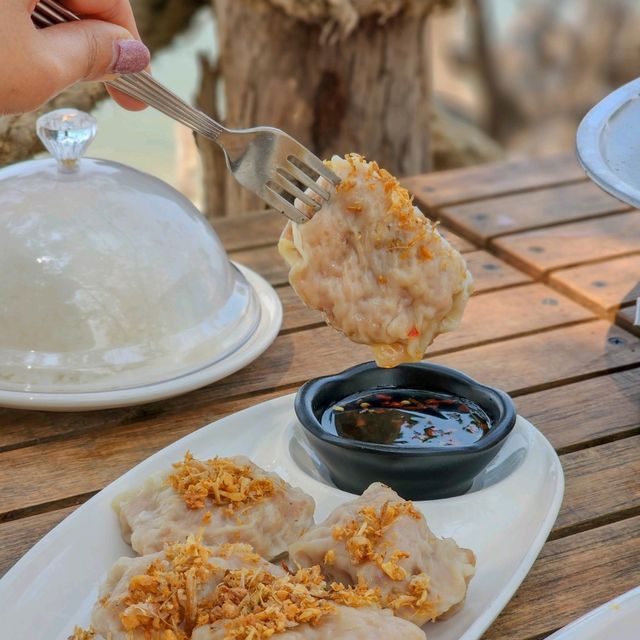 กินข้าวริมทะเลชิลๆ ฟีลออนเดอะบีชที่บางแสน