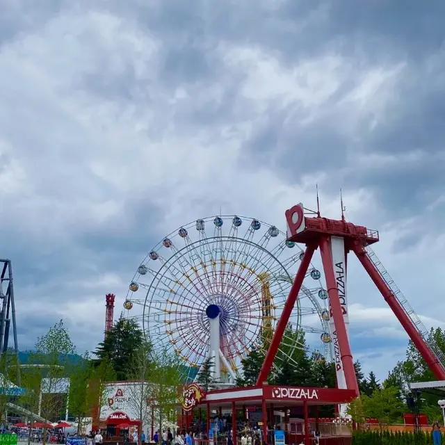 🎢 롤러코스터를 좋아한다면, 도쿄 근교 후지큐하이랜드에서 후지산을 보며 롤러코스터를 타보세요.