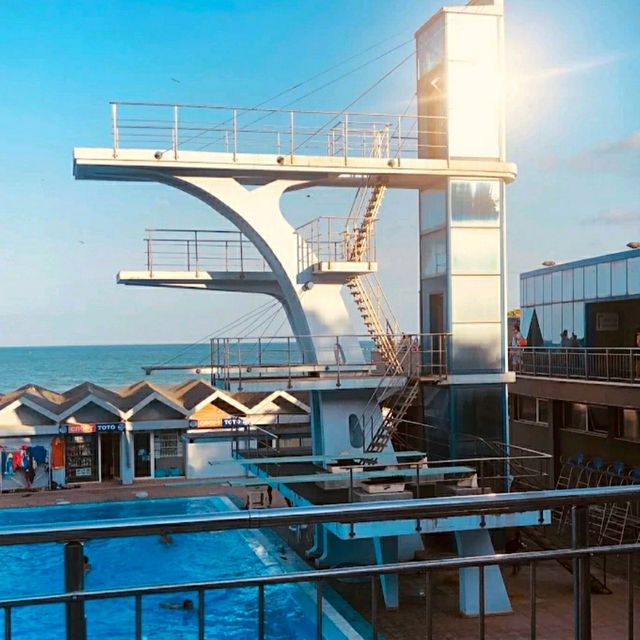 A LOVELY BLUE HOTEL NEAR THE BEACH!