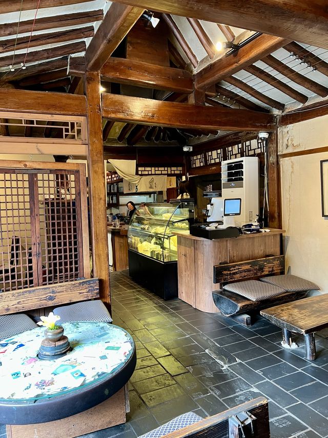 仁寺洞の路地裏、耕仁美術館に併設「伝統茶院」