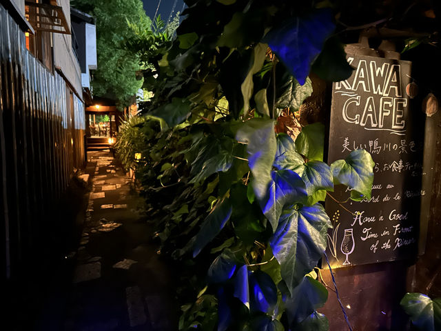 京都・鴨川。カジュアルに川床体験『Kawa Cafe Kyoto』
