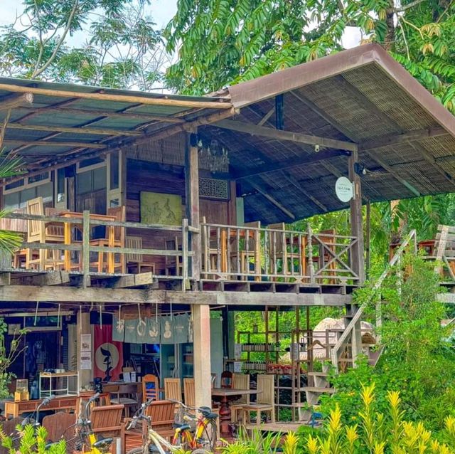 ที่พักบ่อเกลือ ริมลำธาร โอบล้อมด้วยขุนเขา