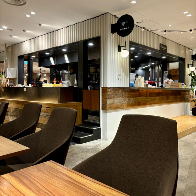 【大阪・梅田】本格コーヒーとラーメンが食べられる「unchi coffee」