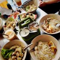 泰國曼谷 不經意的美味船麵 Zaew Noodle แซว ก๋วยเตี๋ยวลูกชิ้นปลา