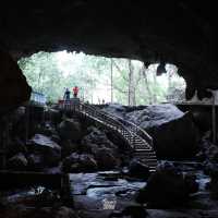 ไปเดินถ้ำ นั่งเรือชมหินงอกหินย้อย... ที่สปป.ลาวกัน