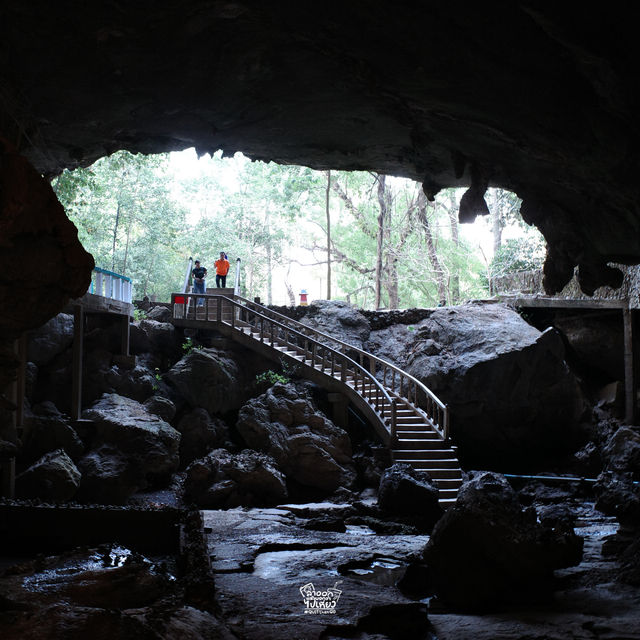 ไปเดินถ้ำ นั่งเรือชมหินงอกหินย้อย... ที่สปป.ลาวกัน