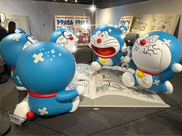 ‼️展覽只到8月18號‼️「100%多啦A夢 & Friends」巡迴特展的室內收費區 ：找回童年回憶，絕對不容錯過‼️