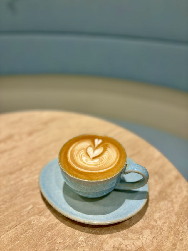 【灣仔】in:joi：淺藍色和白色為主調的優雅悠閒cafe