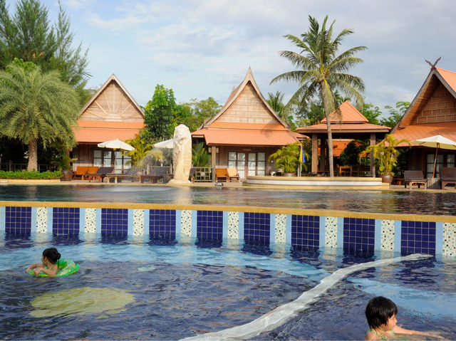 บ้านกรูด อาเคเดีย รีสอร์ท ที่พักติดหาดธรรมชาติสุดๆ