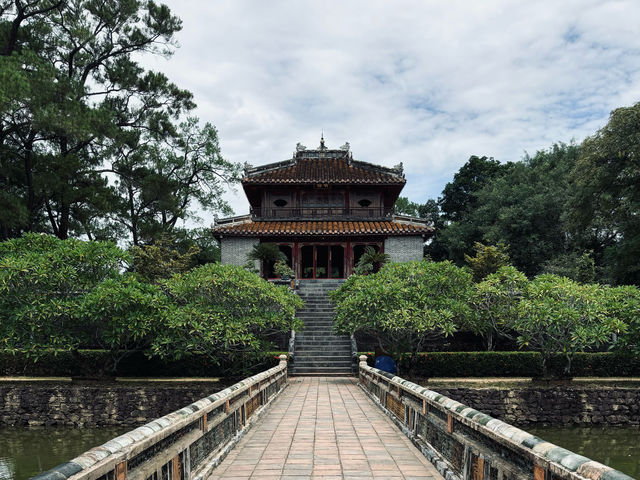  Minh Mang Tomb: A Royal Masterpiece