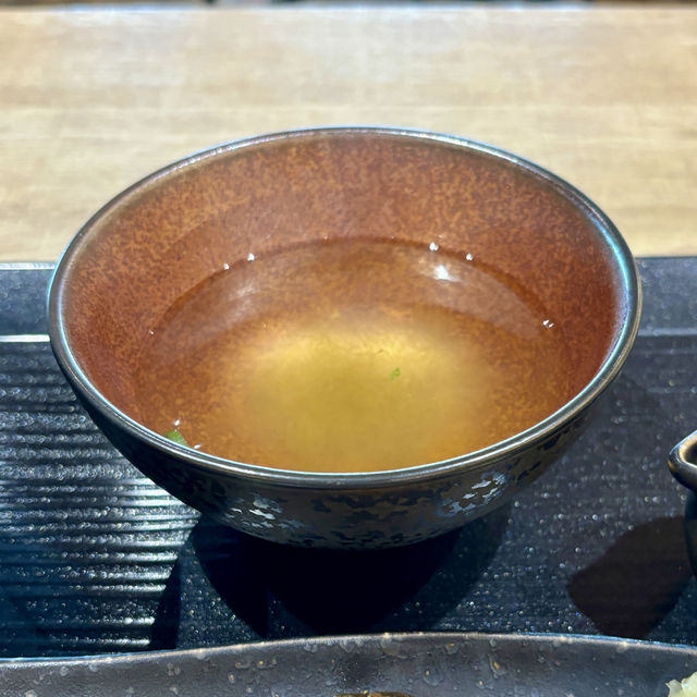 【北海道・新千歳空港】礼文島の新鮮な海産物を丼で味わえる「島の人 新千歳空港ゲートラウンジ店」