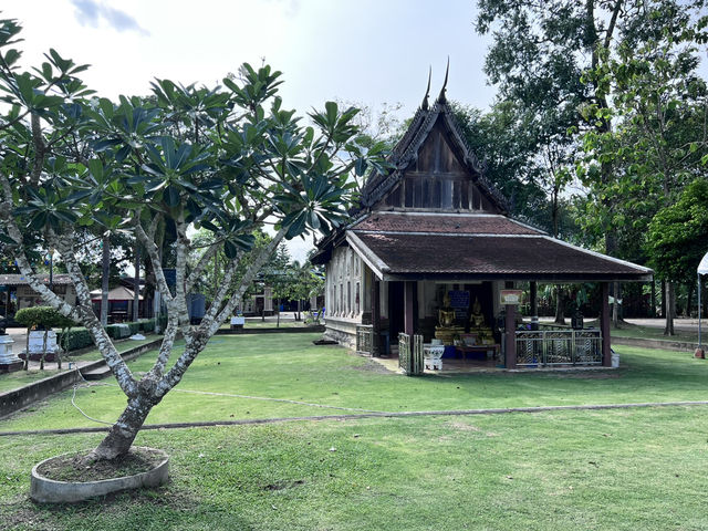 อุโบสถ (เก่า) วัดราชบัลลังก์ อายุกว่า 300 ปี