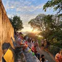 ชมพระอาทิตย์ตก ที่ พระธาตุภูษี สปป.ลาว