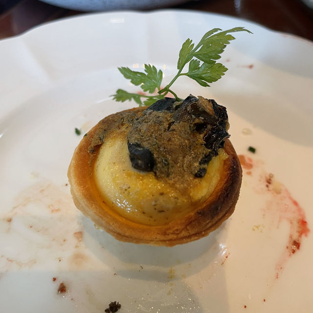 「香港迪士尼酒店下午茶：美味茶點，獨特體驗」