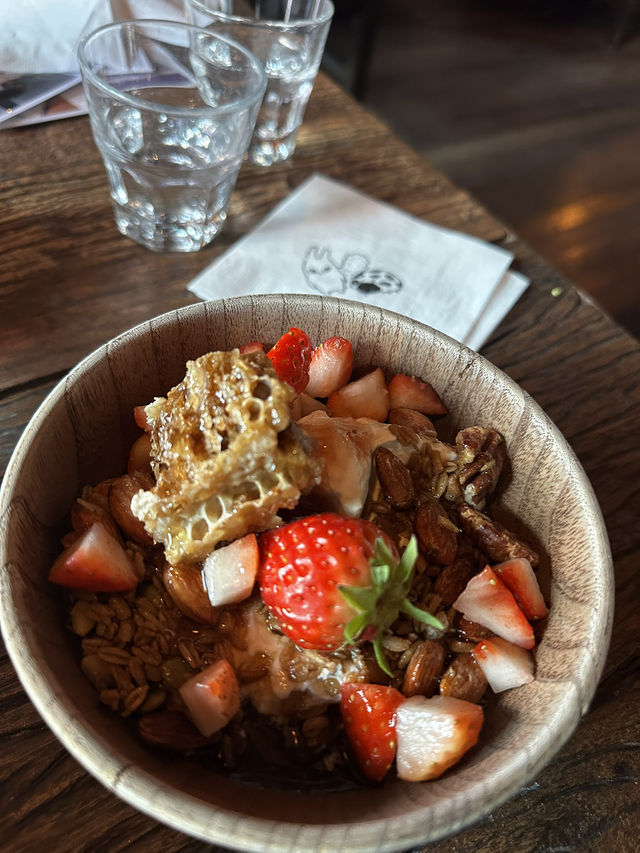 【📍韓国🇰🇷】最強朝ごはん🥞パンもヨーグルトも絶品😋店内も映えスポットだらけ！女子旅で絶対行って👍