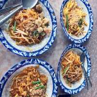 ผัดไทยแม่เล็ก สูตรสยาม | อ่างทอง