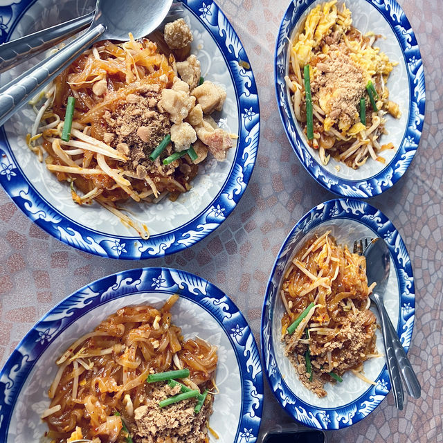 ผัดไทยแม่เล็ก สูตรสยาม | อ่างทอง