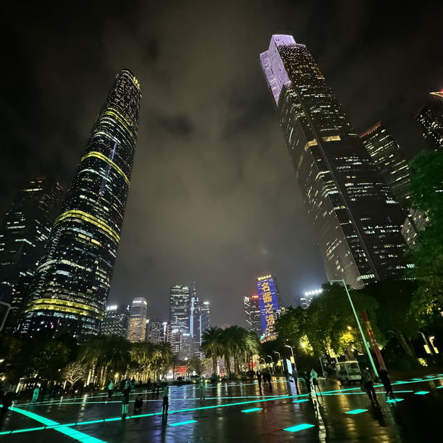 Evening Stroll at Huacheng Square: A Glimpse into Guangzhou's Nightlife
