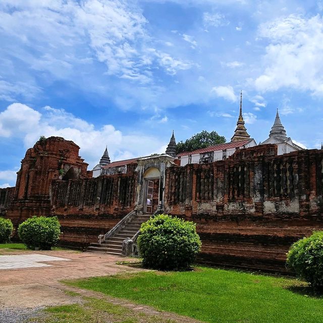 ปราสาทนครหลวง โบสถ์เก่า 400 ปี ศิลปะ ไทย-ขอม 