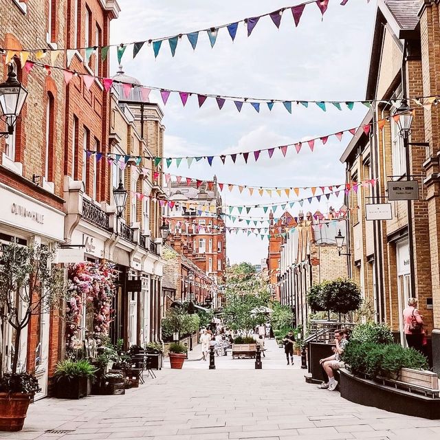 Walk In Sloane Square