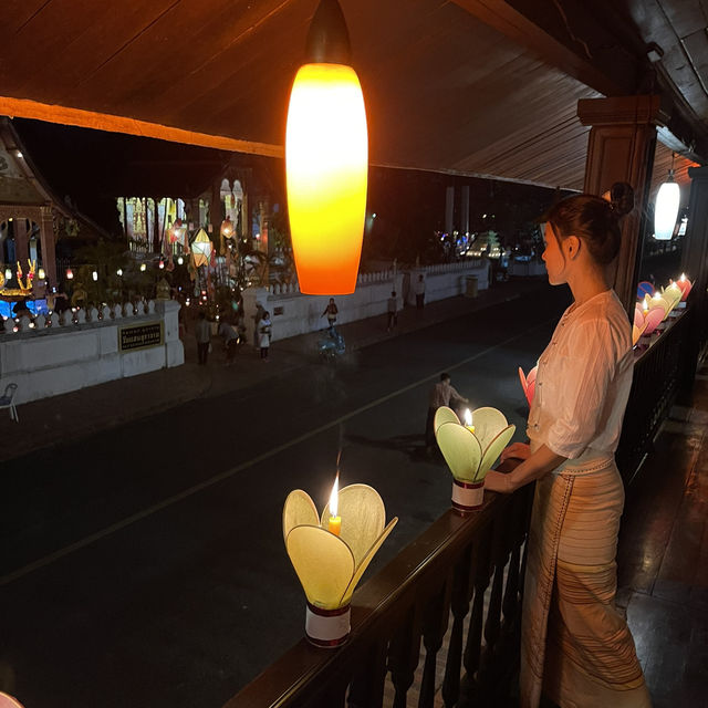 เที่ยวงานประเพณีไหลเรือไฟ หลวงพระบาง