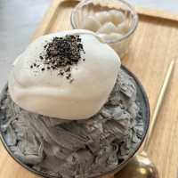 夏日炎炎遊小琉球時 「來這吃冰吧」🍧