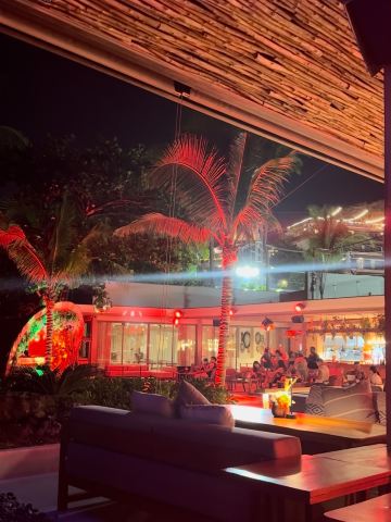 🇹🇭プーケット 】絶景サンセットがみえるビーチクラブ🍸 | Trip.com