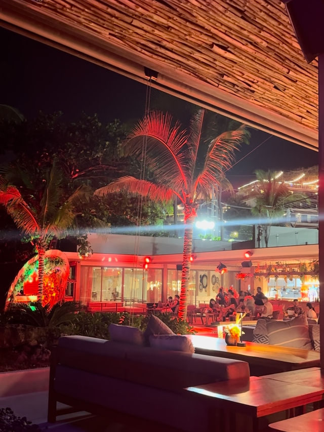 【🇹🇭プーケット 】絶景サンセットがみえるビーチクラブ🍸