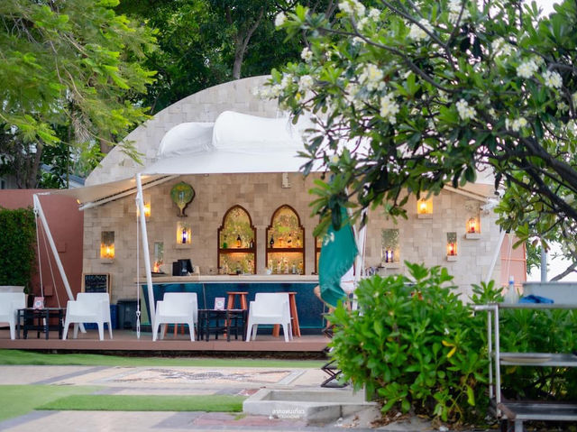 ทานอาหารโมร็อกโกที่ Marrakesh Hua Hin Resort & Spa