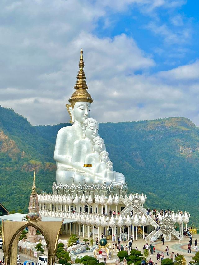 วัดพระธาตุผาซ่อนแก้ว เขาค้อ เพชรบูรณ์ 