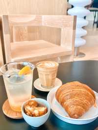 Daily Theory คาเฟ่ที่มีน้ำหอม เทียนหอมขาย 