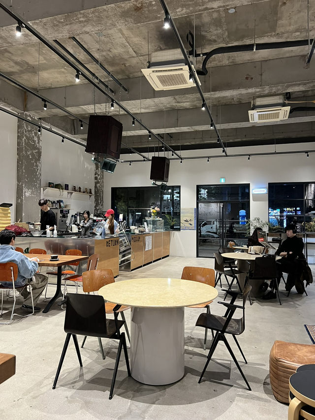 聖水のお洒落カフェ CAFE FAR BEN