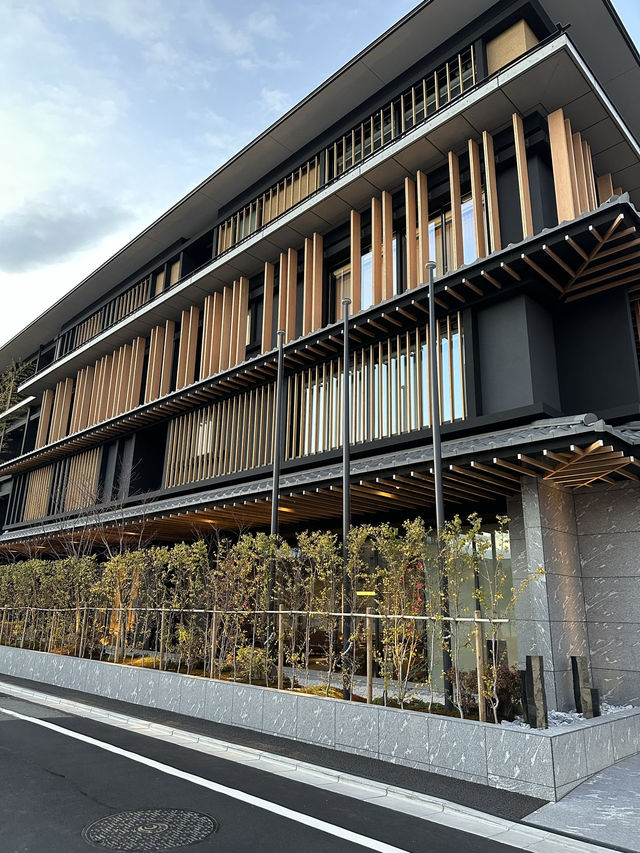 【京都 西本願寺前】世界遺産の隣で体験する、タイと京都の美の饗宴。五感で愉しむラグジュアリーステイ。