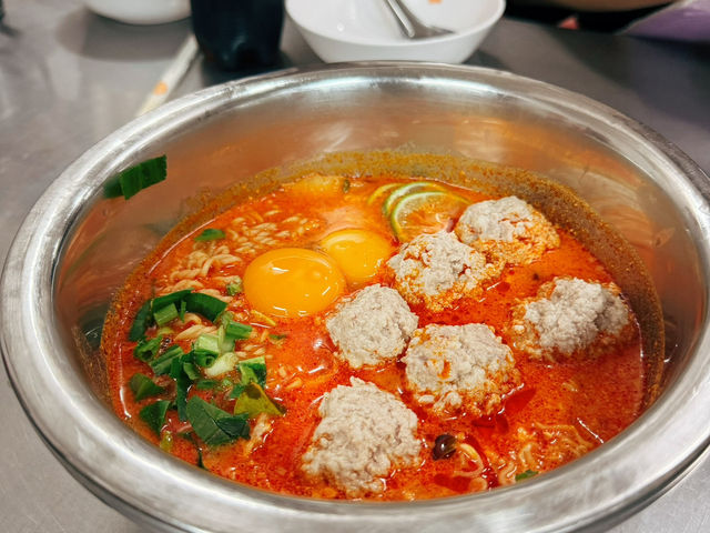 朱拉隆功美食街的美味探險：Jae Oh 冬陰媽媽🍜🌶️