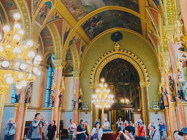 Budapest / Hungary 多瑙河畔的必訪地標：匈牙利國會大廈與多瑙河岸的鞋子 