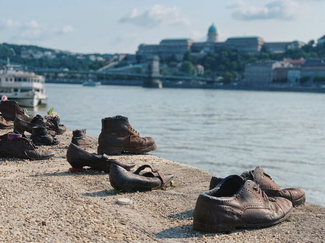 Budapest / Hungary 多瑙河畔的必訪地標：匈牙利國會大廈與多瑙河岸的鞋子 