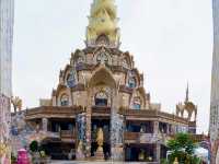 อุโบสถพระพุทธเจ้าองค์ใหญ่ 5 องค์ อยู่ในวัดนี้