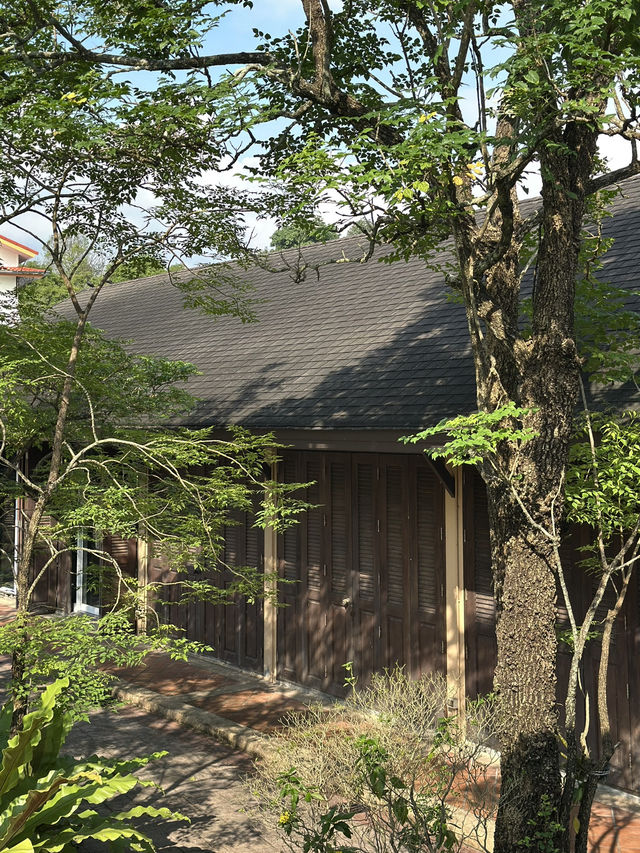 แวะชมบ้านท่านขุนอายุ 100 ปี ในตัวเมืองคอน 