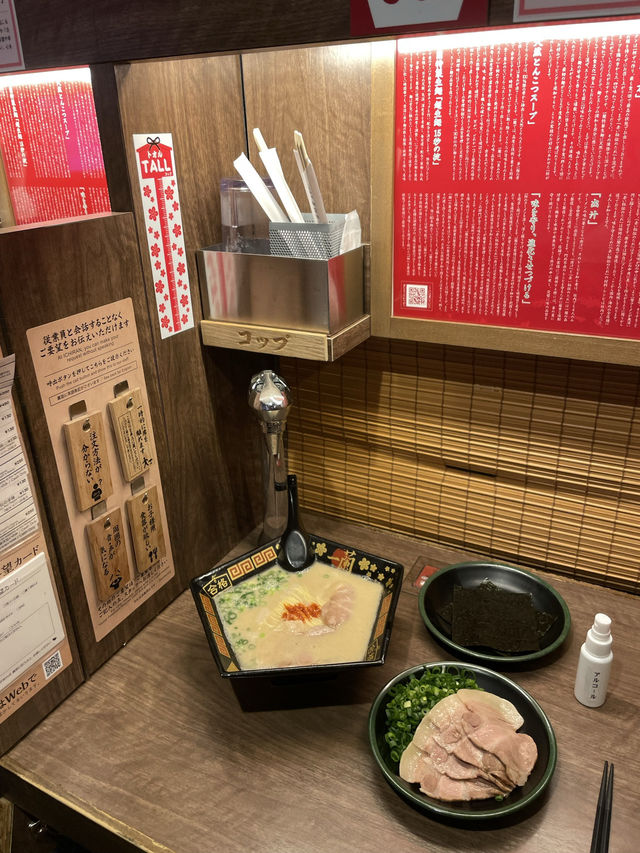 🇯🇵🍜이치란 전국 매장 중 유일한 오각형 그릇에 즐기는 돈코츠라멘 