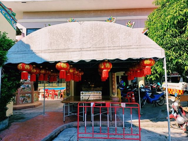 泰国董里华人文化古迹寺庙景点:董里萬德善堂，适合祈福打卡拍照📸