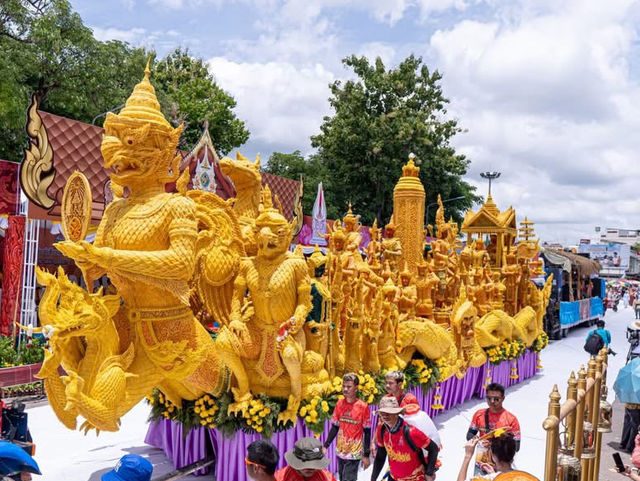  “ประเพณีแห่เทียนพรรษาจังหวัดอุบลราชธานี 