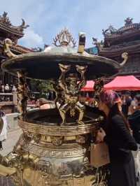 ขอพรความรัก ที่วัดหลงซาน (ไทเป ไต้หวัน)