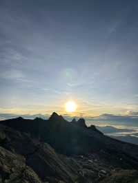 まるで異世界東南アジア最高峰のキナバル山！