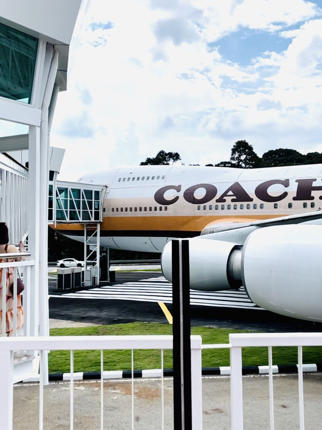 “Coach Airways Famosa: Luxury Shopping Takes Flight”