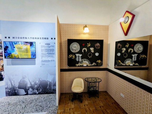 古蹟圖書館裡的照相館：「新光榮：老相館．營業中」常設展