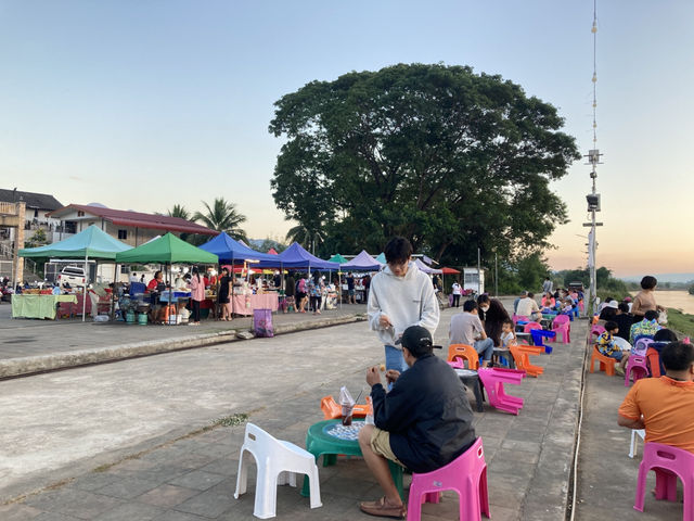 กาดฮิมยวม Jong Kham Market