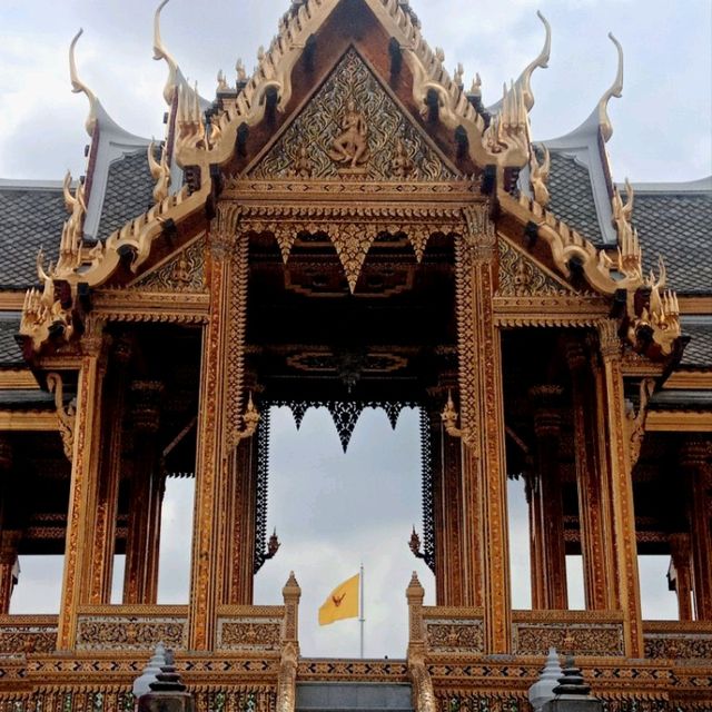 ศิลปะไทยแท้ พระทึ่นั่งิาภรณ์พิโมกช์ปราสาท✨️