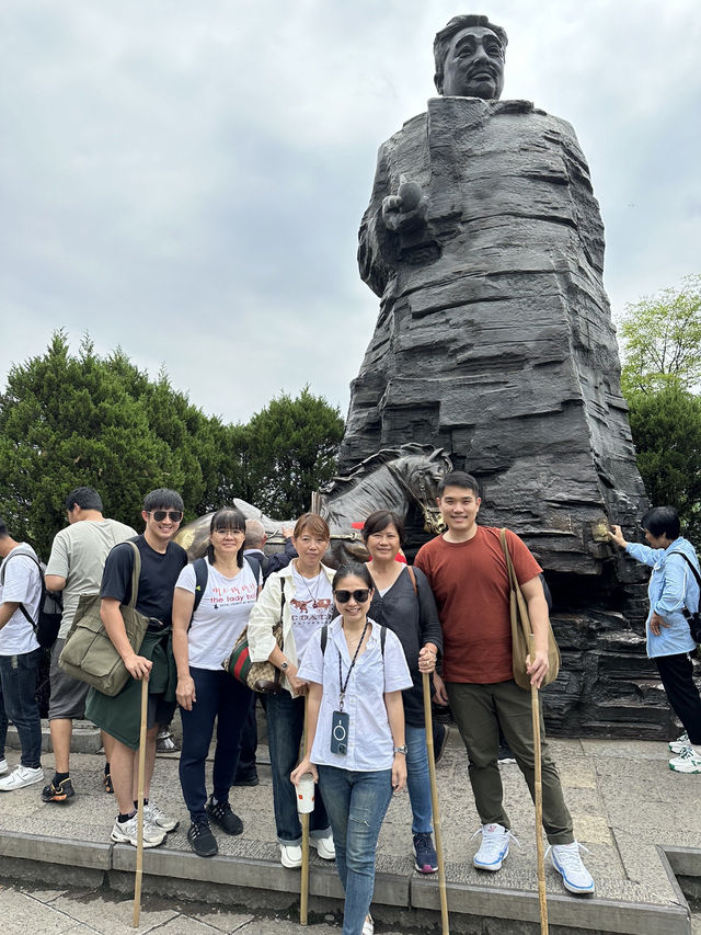 🌿🏔️Zhangjiajie: A Must-Visit Floating Mountains & Scenic Trails 