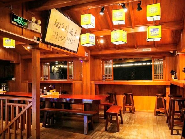 品嚐雲南道地的小吃美食---雲客橋過橋米線